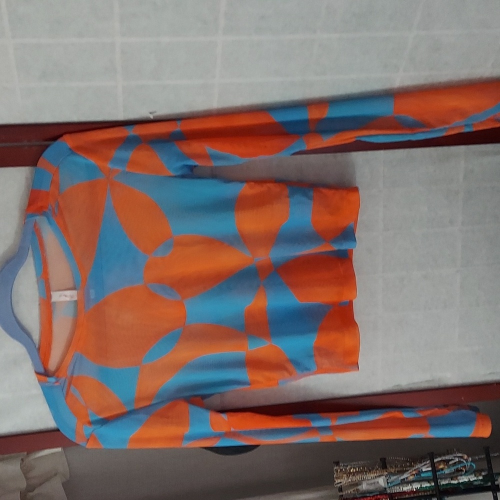 Fabletics Women's Orange/Blue Print Long Sleeve Crop Mesh  Pullover Top Sz M